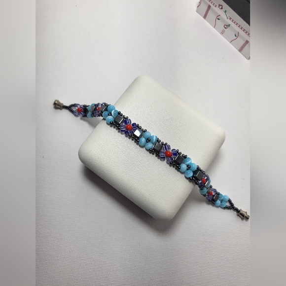 Floral Chain Bracelet - Picture 6 of 7